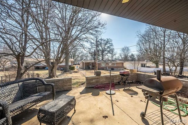 1610 Horseshoe Drive, Florissant, MO 63033