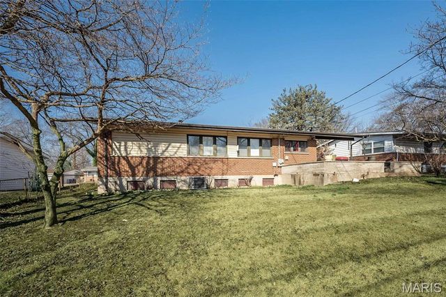 1610 Horseshoe Drive, Florissant, MO 63033