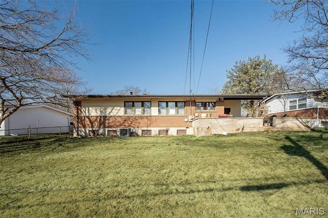 1610 Horseshoe Drive, Florissant, MO 63033