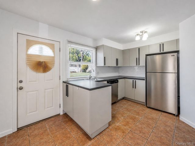 10 Charter Road, Selden, NY 11784