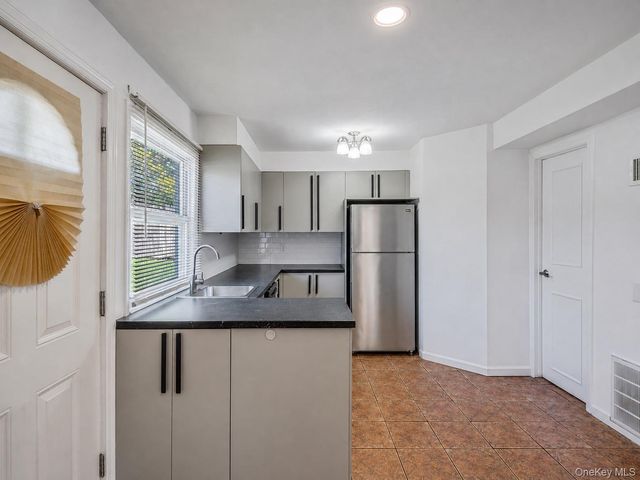 10 Charter Road, Selden, NY 11784