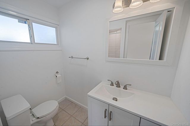 10 Charter Road, Selden, NY 11784