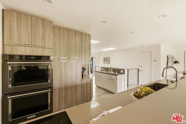 2753 La Cuesta Drive, Los Angeles, CA 90046