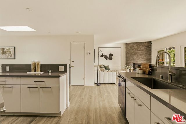 2753 La Cuesta Drive, Los Angeles, CA 90046