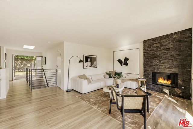 2753 La Cuesta Drive, Los Angeles, CA 90046