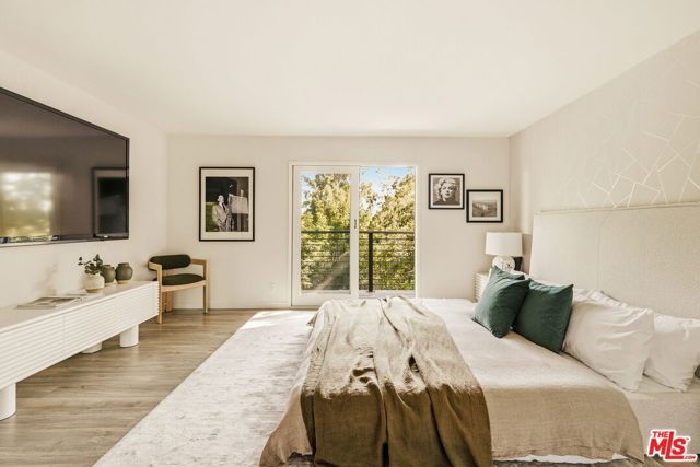 2753 La Cuesta Drive, Los Angeles, CA 90046