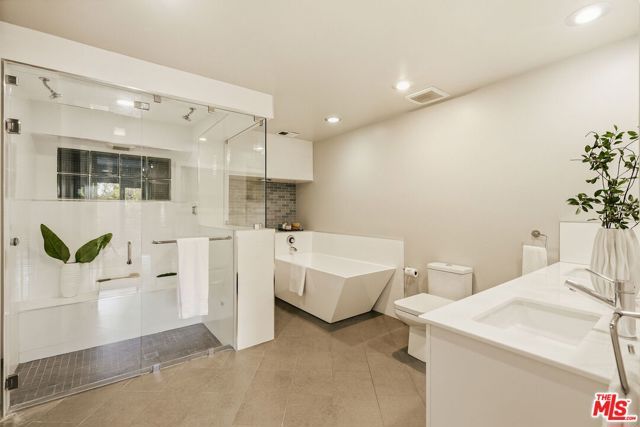 2753 La Cuesta Drive, Los Angeles, CA 90046