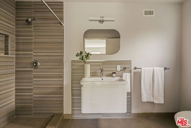 2753 La Cuesta Drive, Los Angeles, CA 90046