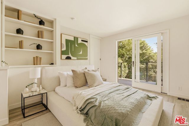 2753 La Cuesta Drive, Los Angeles, CA 90046