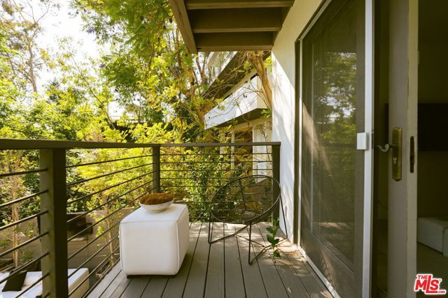 2753 La Cuesta Drive, Los Angeles, CA 90046