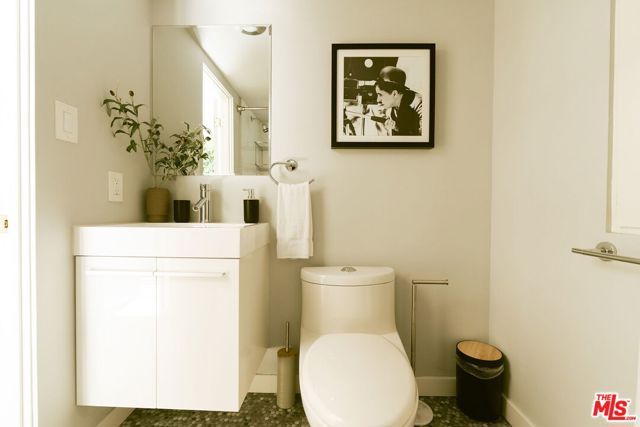 2753 La Cuesta Drive, Los Angeles, CA 90046