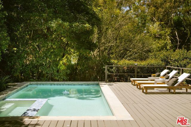 2753 La Cuesta Drive, Los Angeles, CA 90046