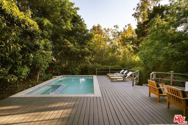2753 La Cuesta Drive, Los Angeles, CA 90046