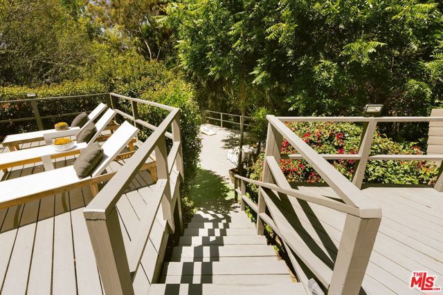 2753 La Cuesta Drive, Los Angeles, CA 90046