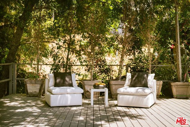 2753 La Cuesta Drive, Los Angeles, CA 90046