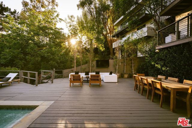2753 La Cuesta Drive, Los Angeles, CA 90046