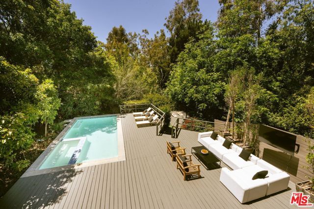 2753 La Cuesta Drive, Los Angeles, CA 90046
