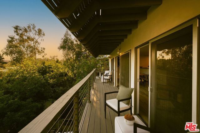 2753 La Cuesta Drive, Los Angeles, CA 90046