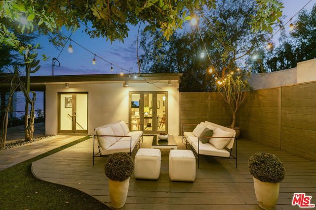2753 La Cuesta Drive, Los Angeles, CA 90046