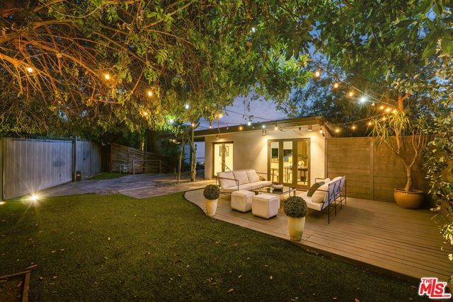 2753 La Cuesta Drive, Los Angeles, CA 90046
