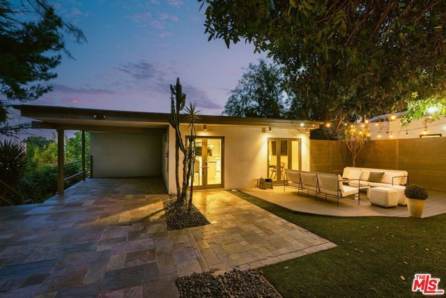 2753 La Cuesta Drive, Los Angeles, CA 90046
