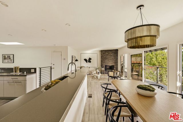 2753 La Cuesta Drive, Los Angeles, CA 90046