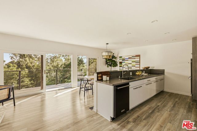 2753 La Cuesta Drive, Los Angeles, CA 90046