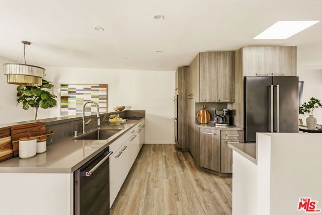 2753 La Cuesta Drive, Los Angeles, CA 90046