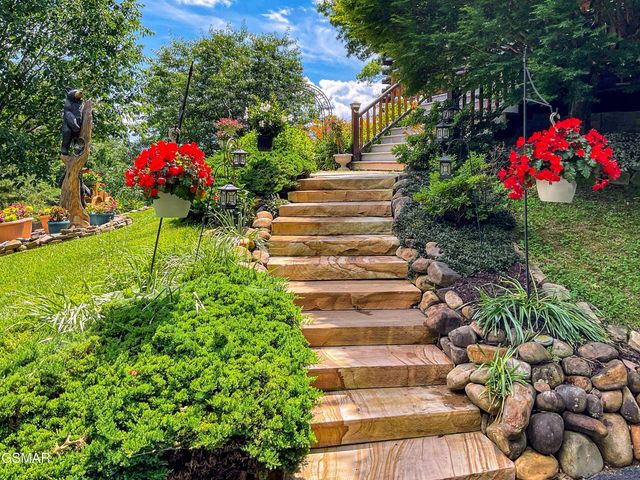 3341 Sugar Maple Loop Road, Sevierville, TN 37862