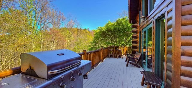 3341 Sugar Maple Loop Road, Sevierville, TN 37862