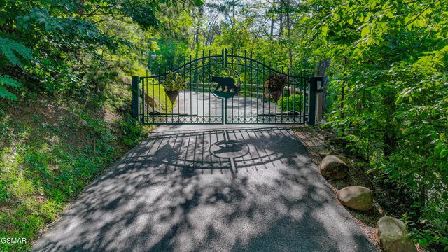 3341 Sugar Maple Loop Road, Sevierville, TN 37862