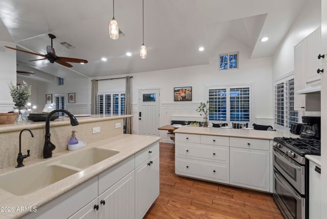 739 E BELMONT Avenue, Phoenix, AZ 85020