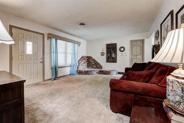 6324 S Dewey Avenue, Oklahoma City, OK 73139