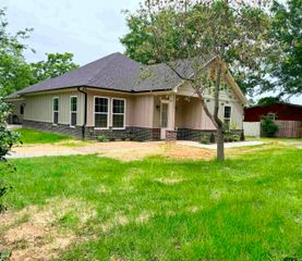 5350 First St, Chandler, TX 75758