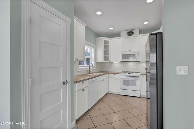 121 Candlewood Drive, Hampstead, NC 28443