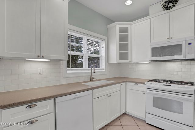 121 Candlewood Drive, Hampstead, NC 28443