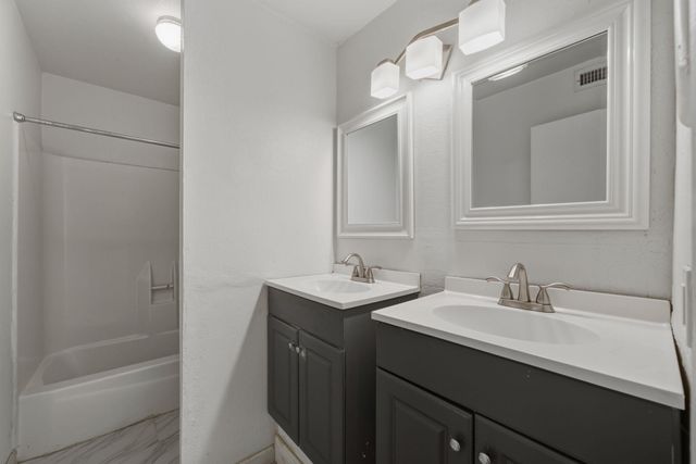 2124 Burton DR 125, Austin, TX 78741