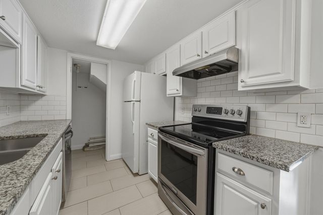 2124 Burton DR 125, Austin, TX 78741