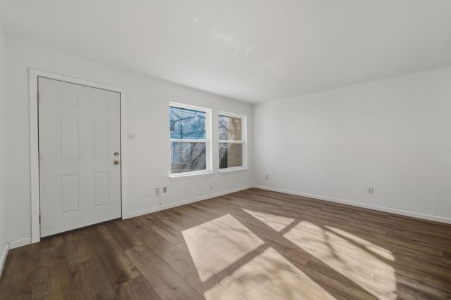 2124 Burton DR 125, Austin, TX 78741