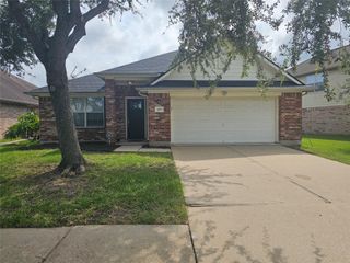 409 Sun River Lane, Dickinson, TX 77539