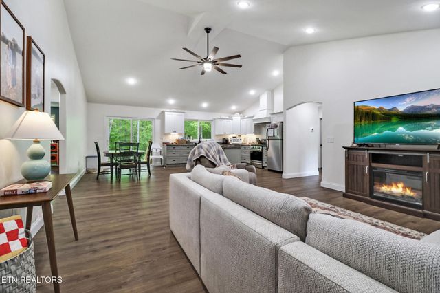 98 Paso Fino Tr, Jamestown, TN 38556