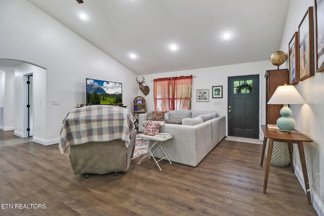 98 Paso Fino Tr, Jamestown, TN 38556