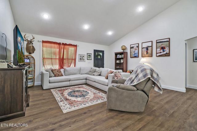 98 Paso Fino Tr, Jamestown, TN 38556