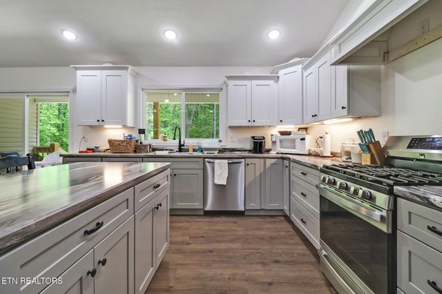 98 Paso Fino Tr, Jamestown, TN 38556