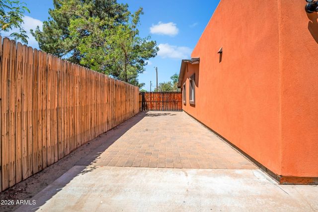 2405 N 27TH Place, Phoenix, AZ 85008