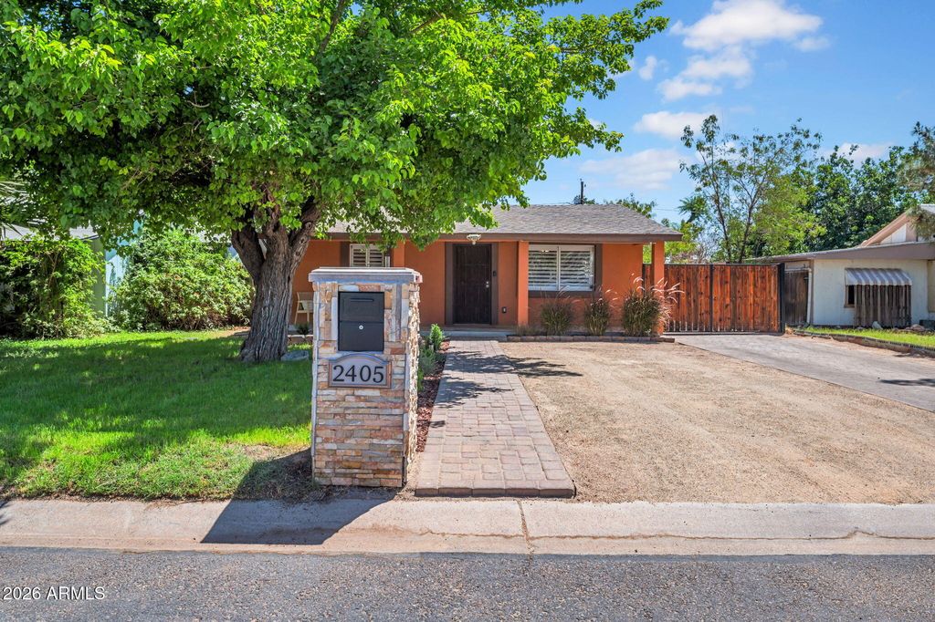 2405 N 27TH Place, Phoenix, AZ 85008