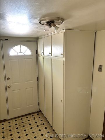 704 S Morton Avenue, Okmulgee, OK 74447