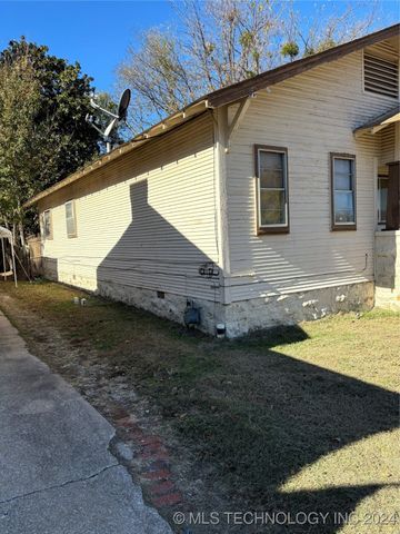 704 S Morton Avenue, Okmulgee, OK 74447