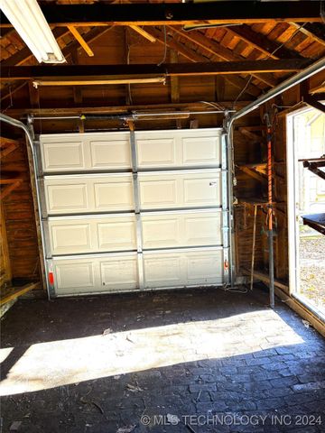 704 S Morton Avenue, Okmulgee, OK 74447