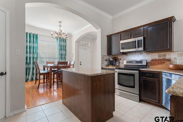 916 Pam, Tyler, TX 75703